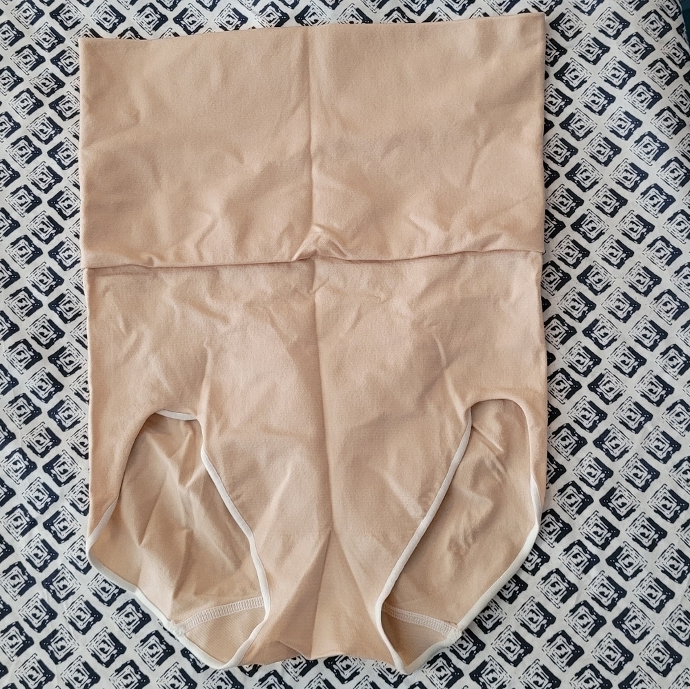 HBI SEAMLESS  SAMPLE  2xl SHAPE WEAR